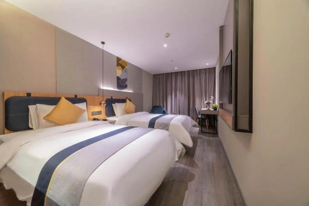 Bed in City Comfort Inn Hotel Wuhan Optics Valley Square Metro Station Zhongnan Minzu University