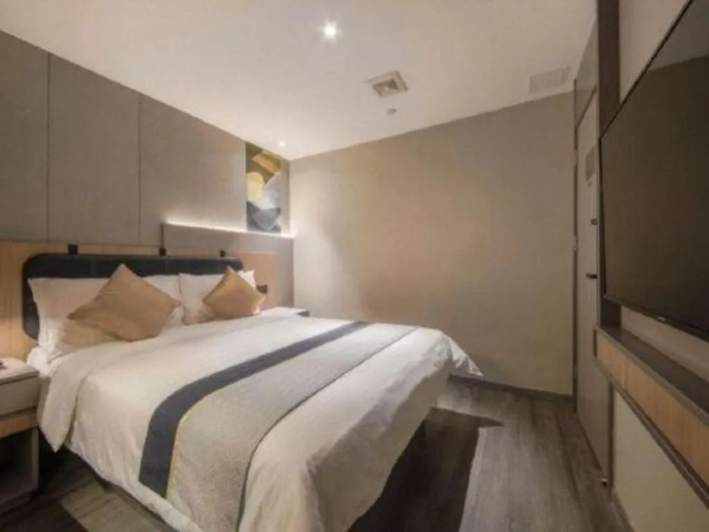 Bed in City Comfort Inn Hotel Wuhan Optics Valley Square Metro Station Zhongnan Minzu University