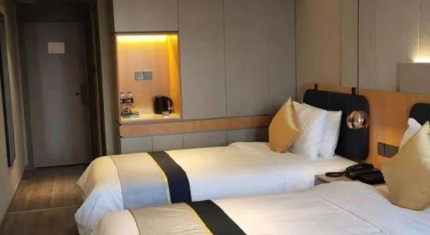 Bed in City Comfort Inn Hotel Wuhan Optics Valley Square Metro Station Zhongnan Minzu University