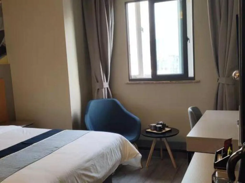 Bed in City Comfort Inn Hotel Wuhan Optics Valley Square Metro Station Zhongnan Minzu University