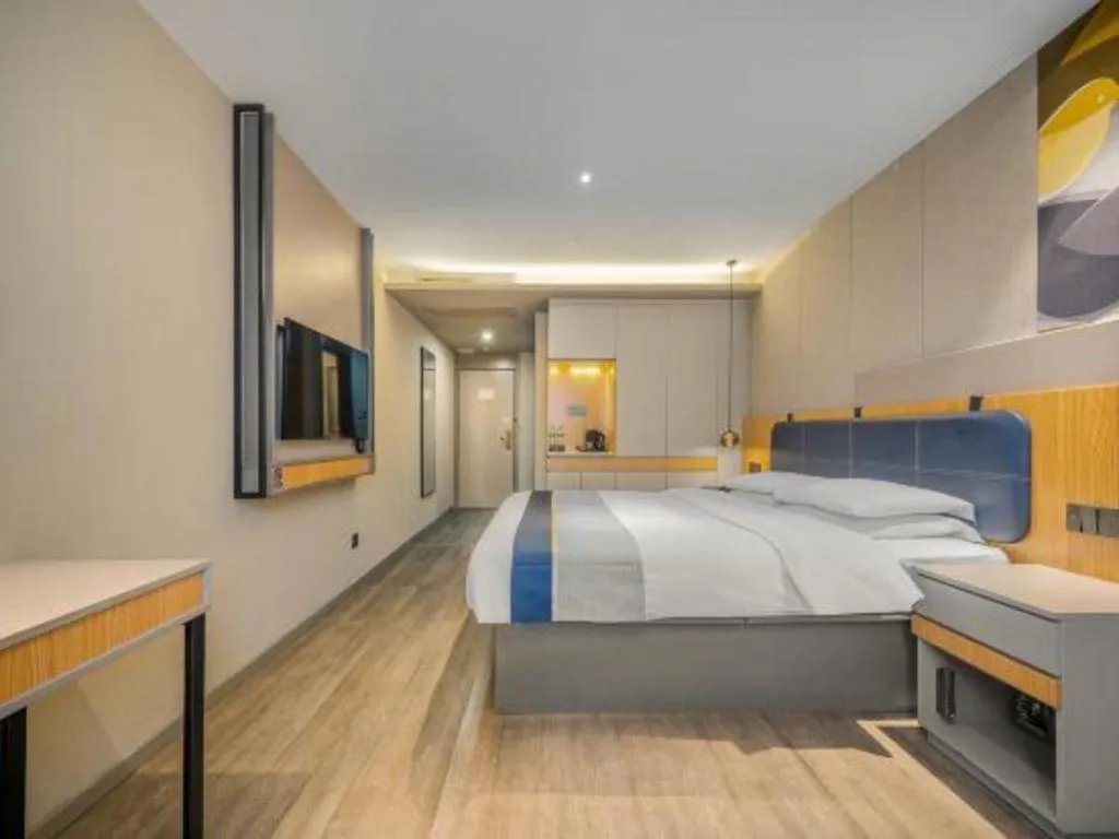 Bed in City Comfort Inn Hotel Wuhan Optics Valley Square Metro Station Zhongnan Minzu University