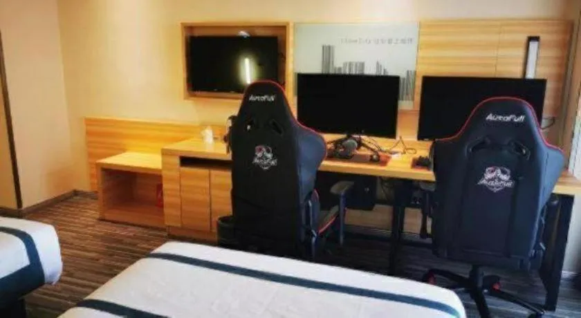 Bed in City Comfort Inn Hotel Wuhan Optics Valley Square Metro Station Zhongnan Minzu University