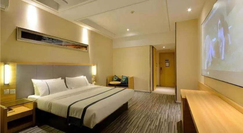 Bed in City Comfort Inn Hotel Wuhan Optics Valley Square Metro Station Zhongnan Minzu University