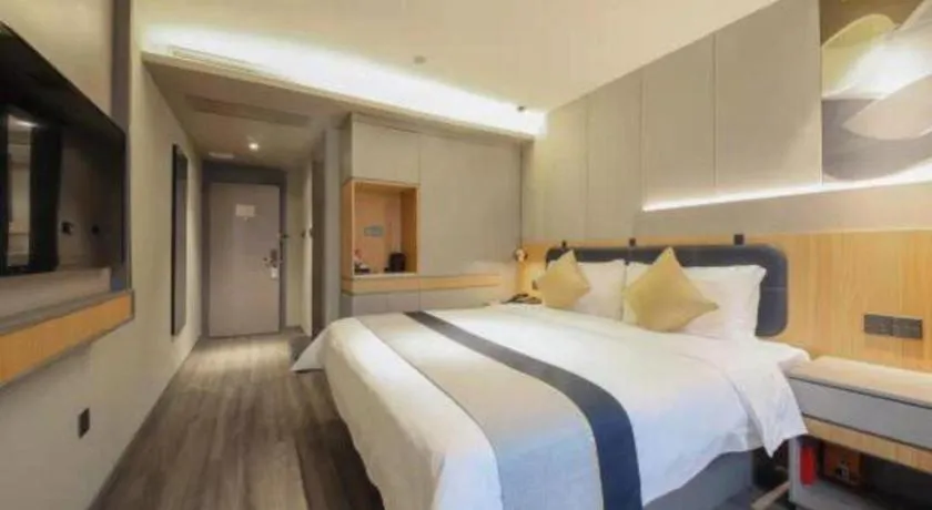 Bed in City Comfort Inn Hotel Wuhan Optics Valley Square Metro Station Zhongnan Minzu University