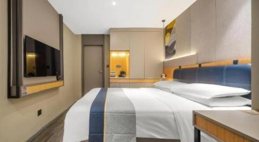 Bed in City Comfort Inn Hotel Wuhan Optics Valley Square Metro Station Zhongnan Minzu University