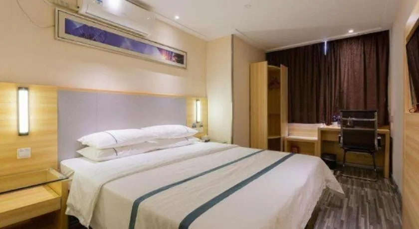 Bed in City Comfort Inn Hotel Wuhan Optics Valley Square Metro Station Zhongnan Minzu University
