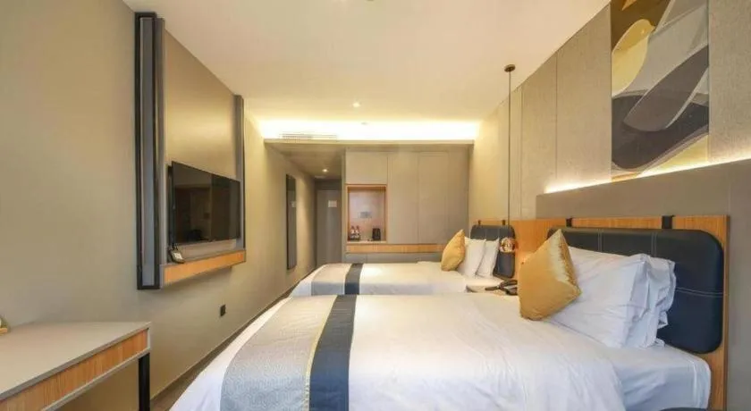 Bed in City Comfort Inn Hotel Wuhan Optics Valley Square Metro Station Zhongnan Minzu University