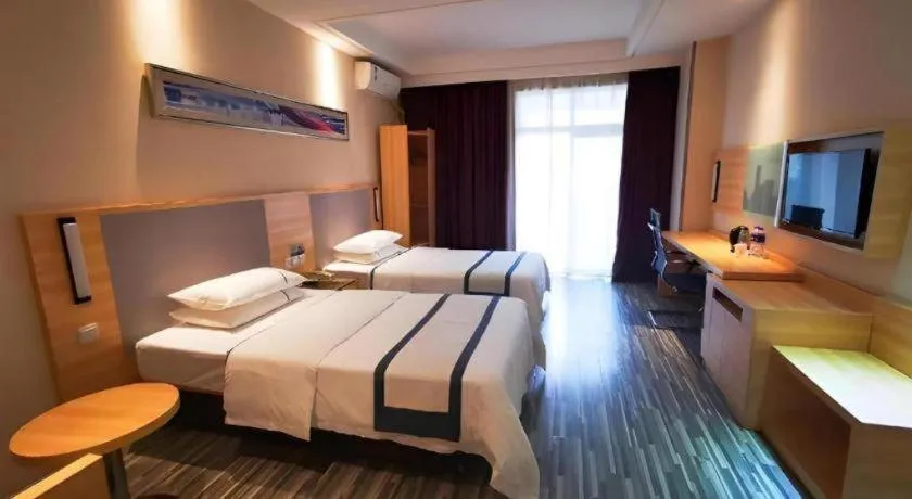 Bed in City Comfort Inn Hotel Wuhan Optics Valley Square Metro Station Zhongnan Minzu University