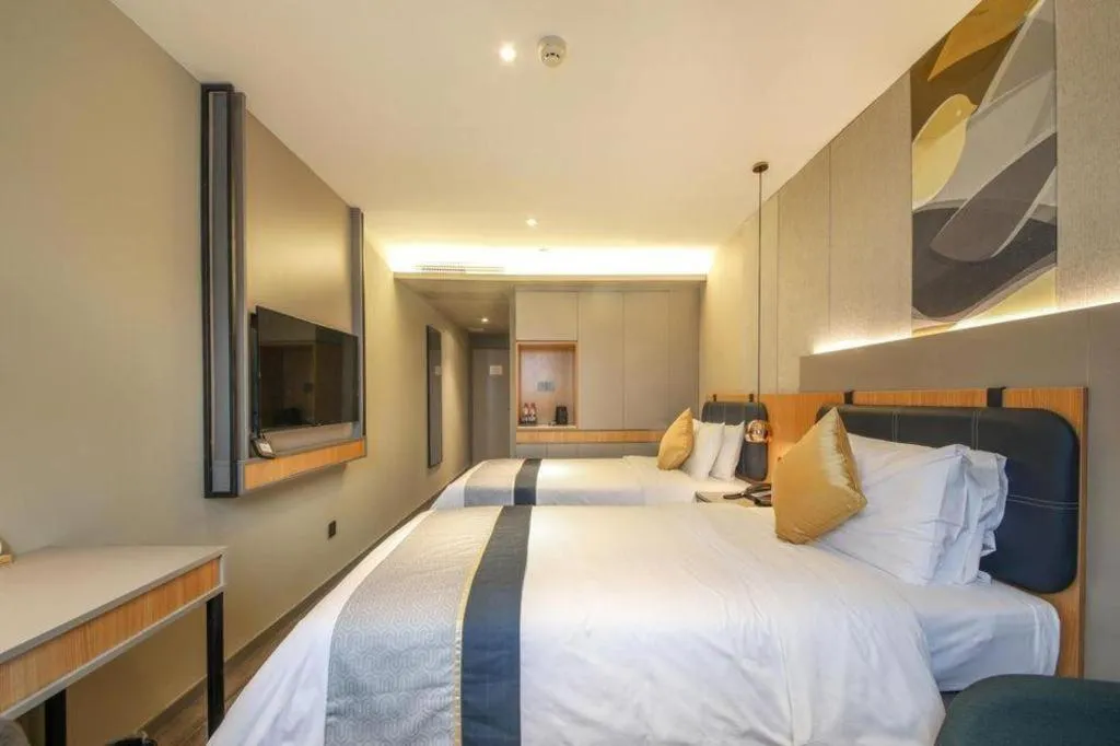 Bed in City Comfort Inn Hotel Wuhan Optics Valley Square Metro Station Zhongnan Minzu University