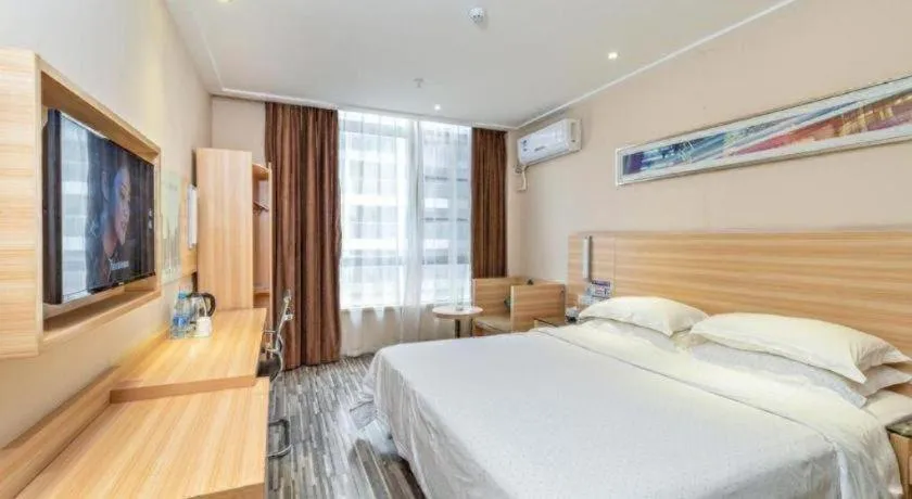 Bed in City Comfort Inn Guangzhou Zhongluotan Culture Square