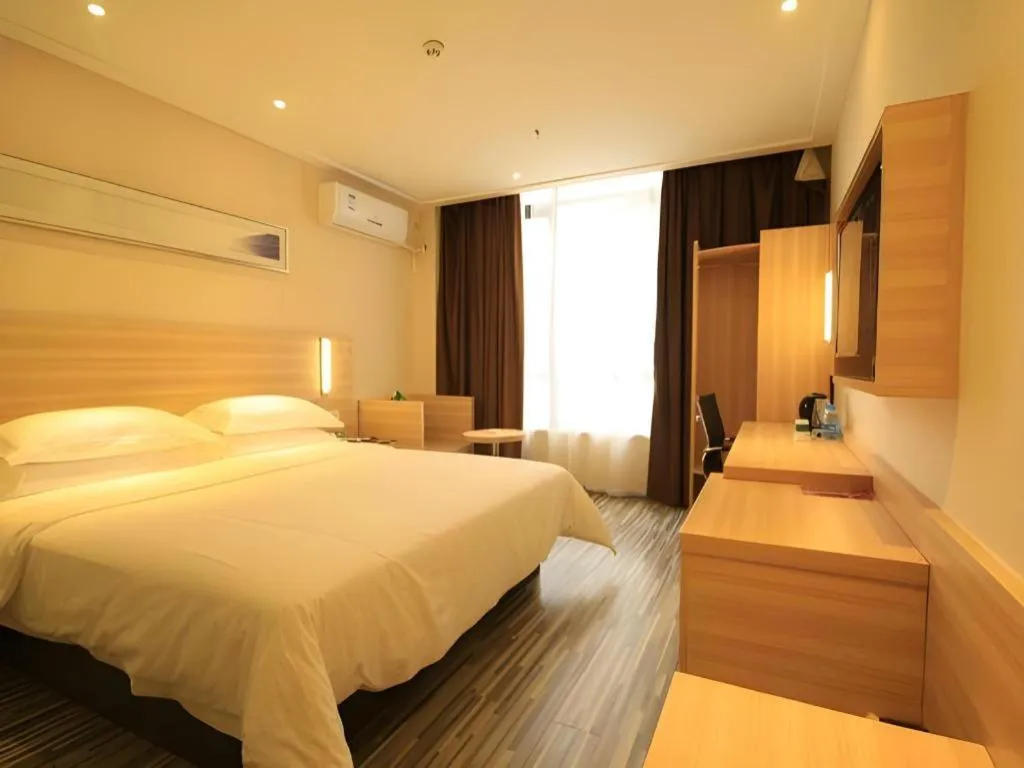Bed in City Comfort Inn Guangzhou Zhongluotan Culture Square