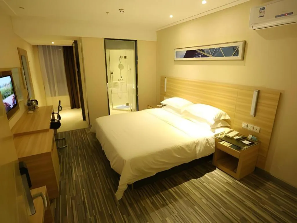 Bed in City Comfort Inn Guangzhou Zhongluotan Culture Square