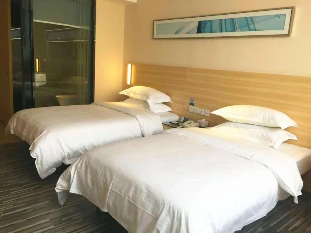 Bed in City Comfort Inn Guangzhou Zhongluotan Culture Square