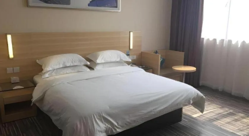 Bed in City Comfort Inn Guangzhou Zhongluotan Culture Square
