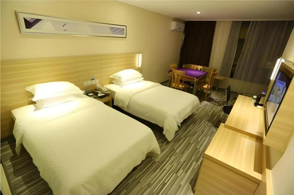 Bed in City Comfort Inn Guangzhou Zhongluotan Culture Square