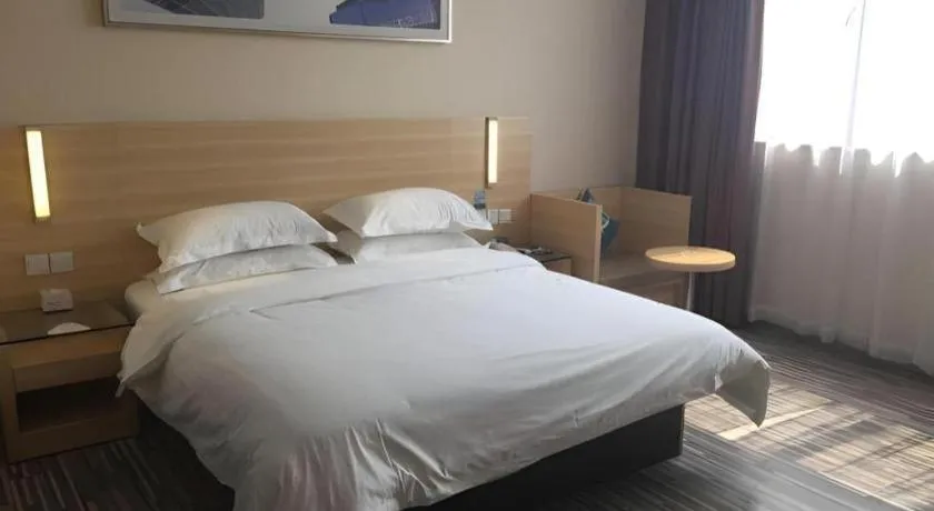 Bed in City Comfort Inn Guangzhou Zhongluotan Culture Square