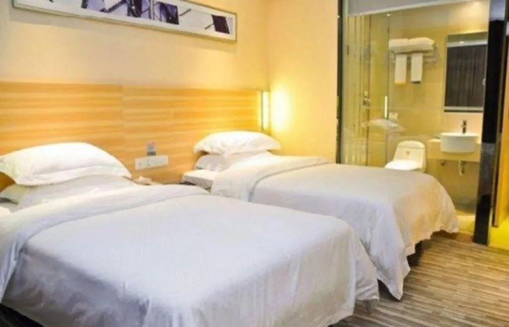 Bed in City Comfort Inn Guangzhou Zhongluotan Culture Square