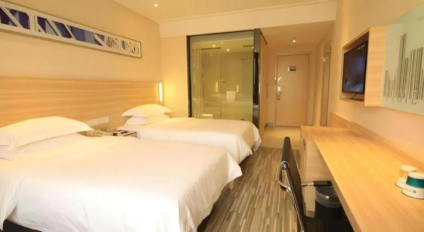 Bed in City Comfort Inn Guangzhou Zhongluotan Culture Square