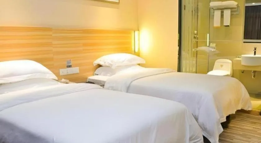 Bed in City Comfort Inn Guangzhou Zhongluotan Culture Square