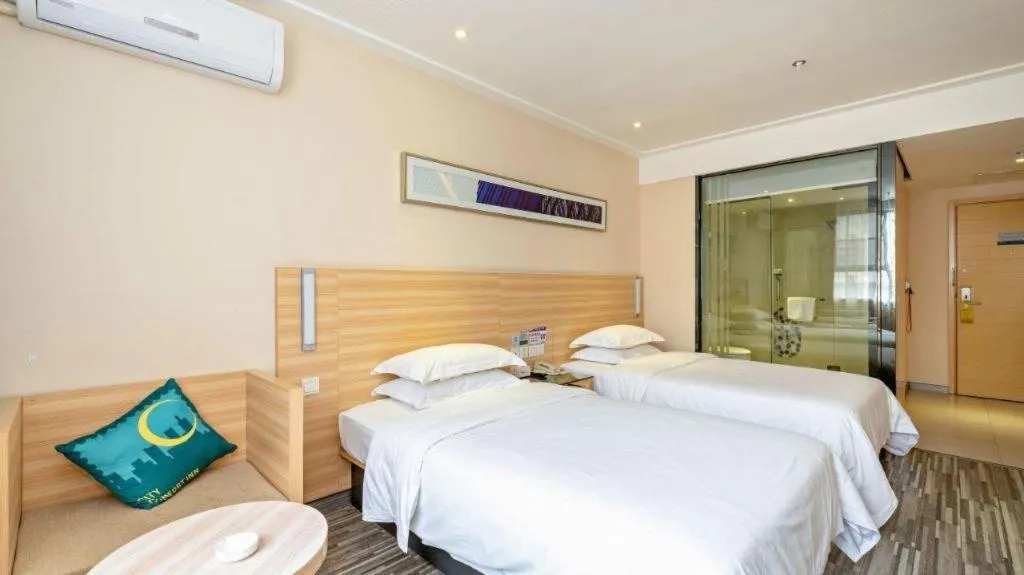Bed in City Comfort Inn Guangzhou Zhongluotan Culture Square