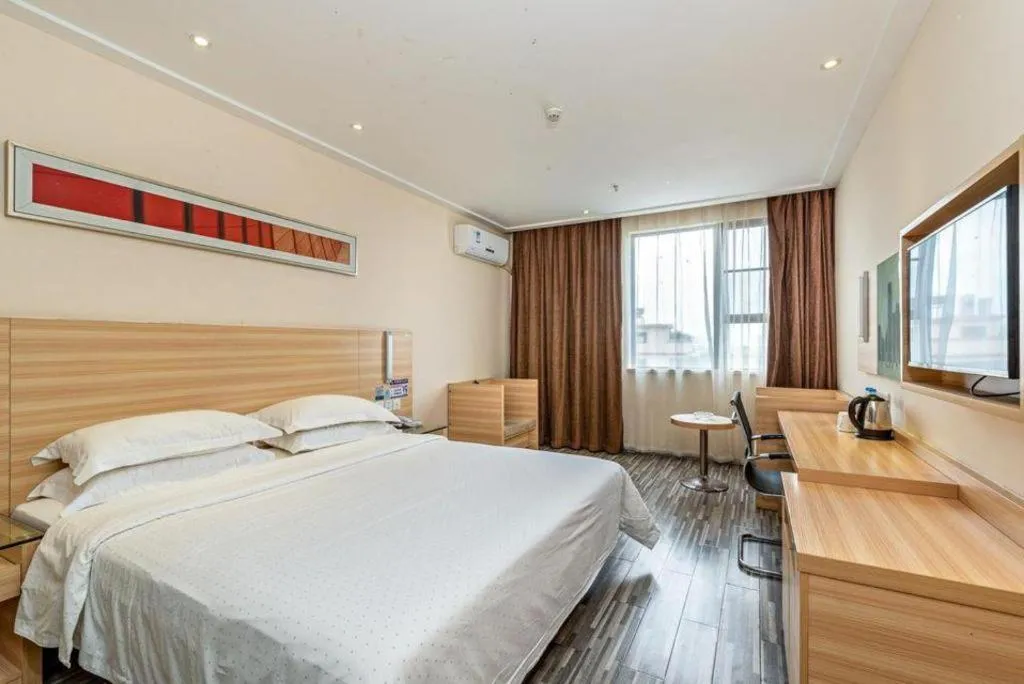 Bed in City Comfort Inn Guangzhou Zhongluotan Culture Square
