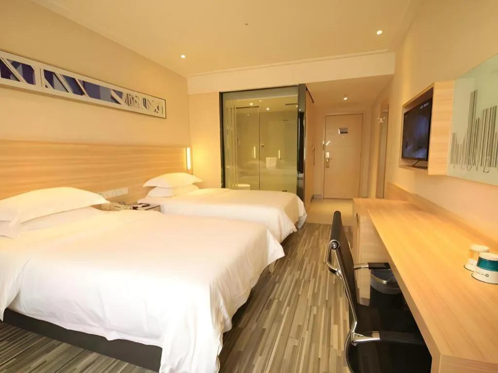 Bed in City Comfort Inn Guangzhou Zhongluotan Culture Square