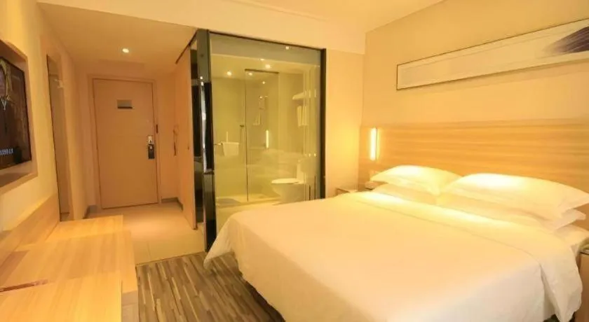 Bed in City Comfort Inn Guangzhou Zhongluotan Culture Square