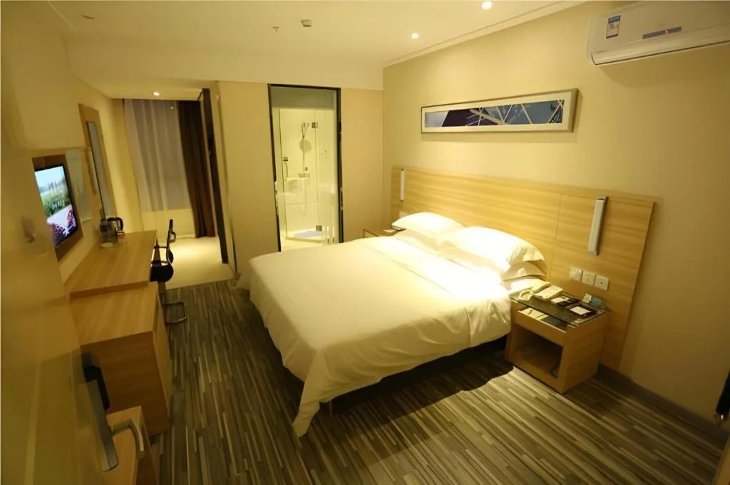 Bed in City Comfort Inn Guangzhou Zhongluotan Culture Square