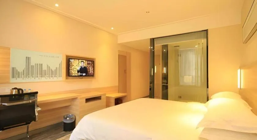 Bed in City Comfort Inn Guangzhou Zhongluotan Culture Square