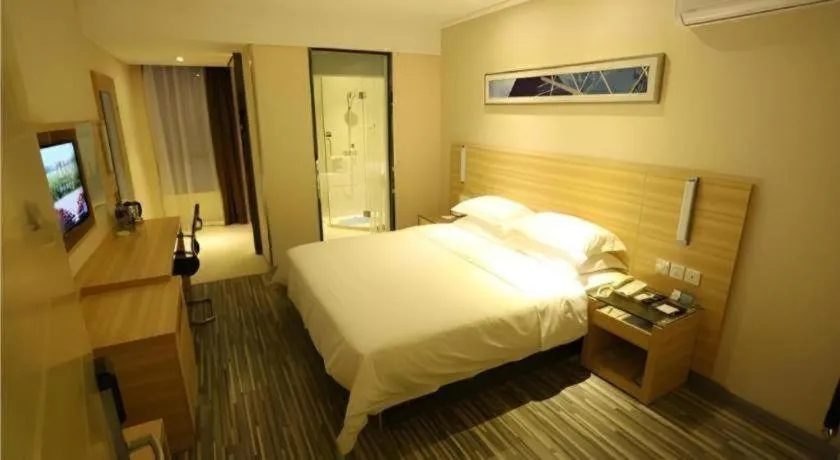 Bed in City Comfort Inn Guangzhou Zhongluotan Culture Square