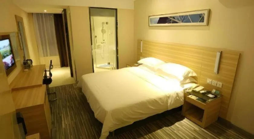 Bed in City Comfort Inn Guangzhou Zhongluotan Culture Square