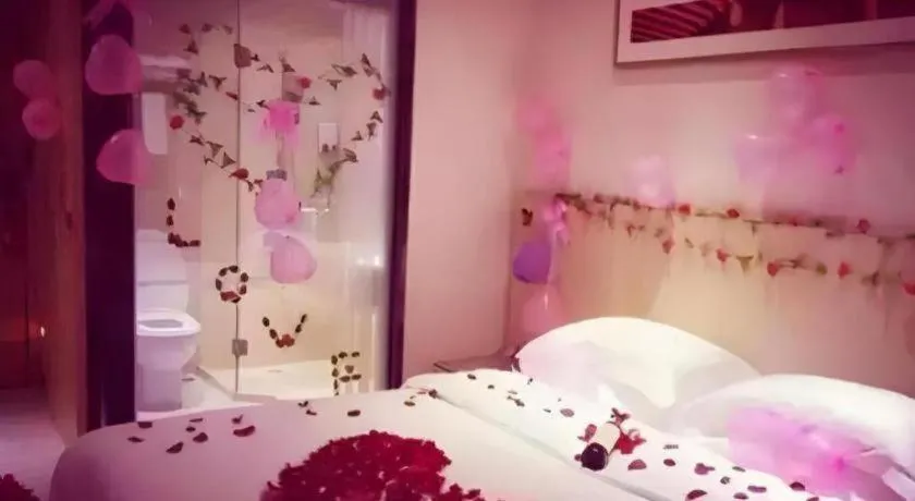 Bed in City Comfort Inn Guangzhou Zhongluotan Culture Square