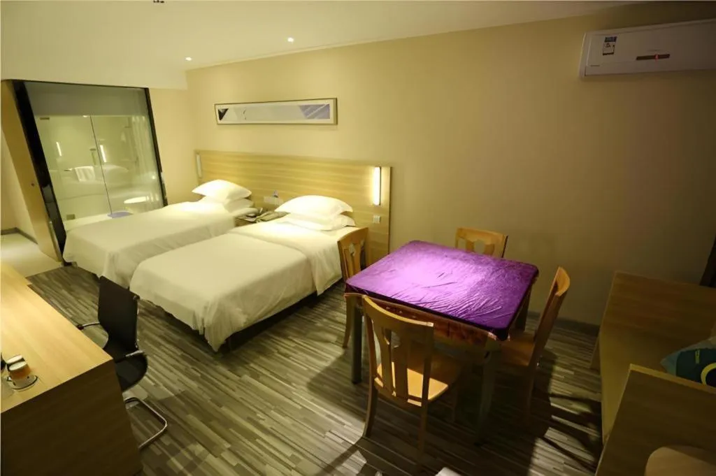 Bed in City Comfort Inn Guangzhou Zhongluotan Culture Square