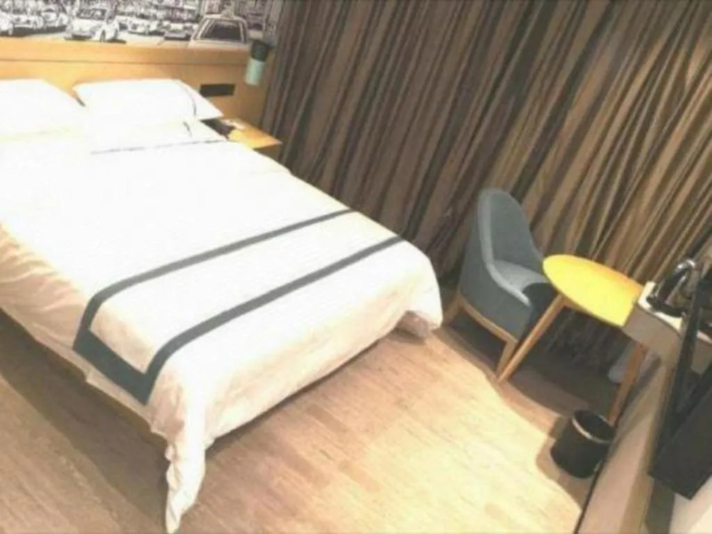 Bed in City Comfort Inn Guangzhou Shisanhang Shachong Metro Station