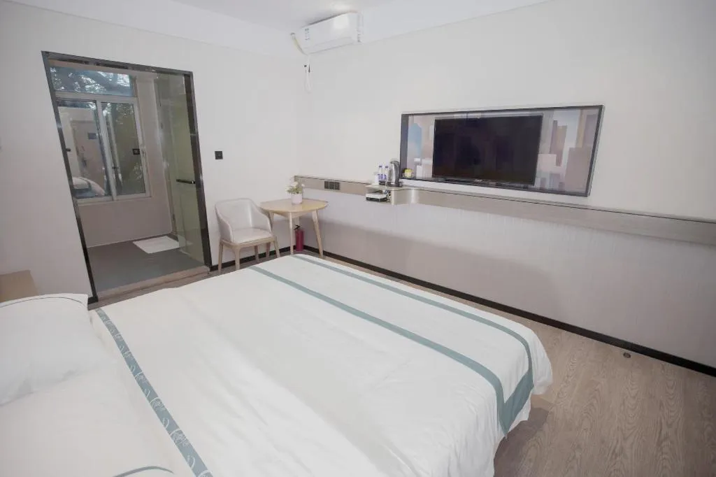 Bed in City Comfort Inn Guangzhou Shisanhang Shachong Metro Station