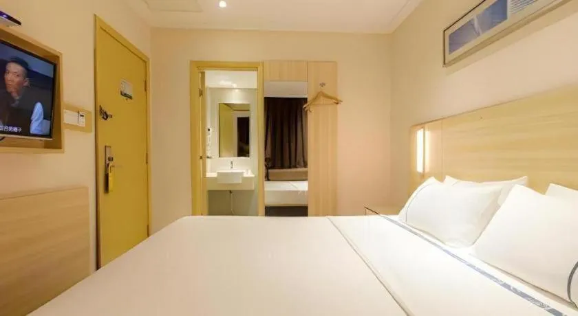 Bed in City Comfort Inn Wuhan Jiefang Avenue Xinrong Light Rail Station