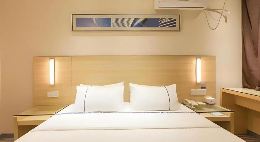 Bed in City Comfort Inn Wuhan Jiefang Avenue Xinrong Light Rail Station