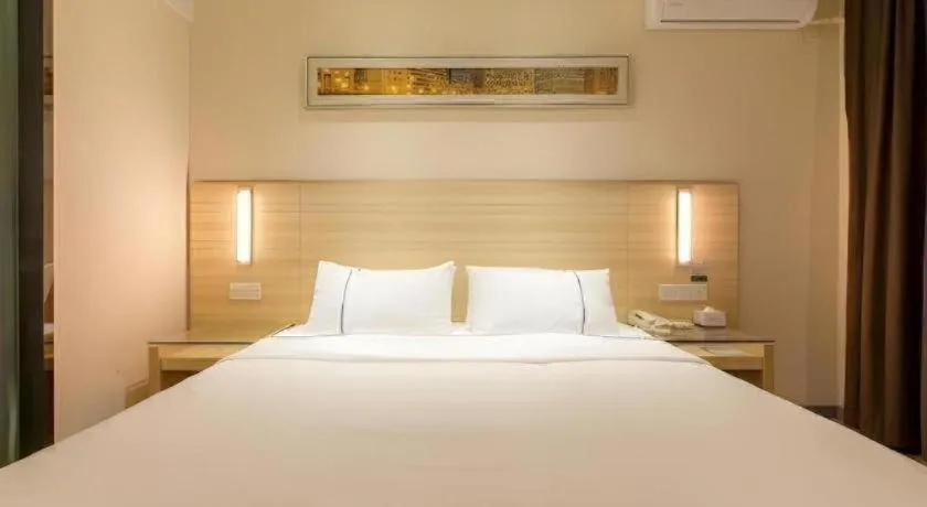 Bed in City Comfort Inn Wuhan Jiefang Avenue Xinrong Light Rail Station