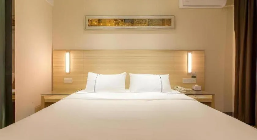 Bed in City Comfort Inn Wuhan Jiefang Avenue Xinrong Light Rail Station