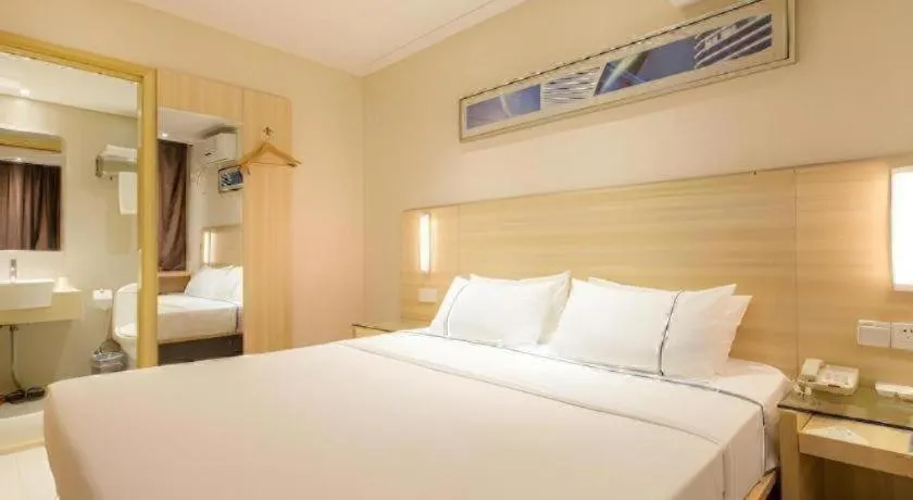 Bed in City Comfort Inn Wuhan Jiefang Avenue Xinrong Light Rail Station