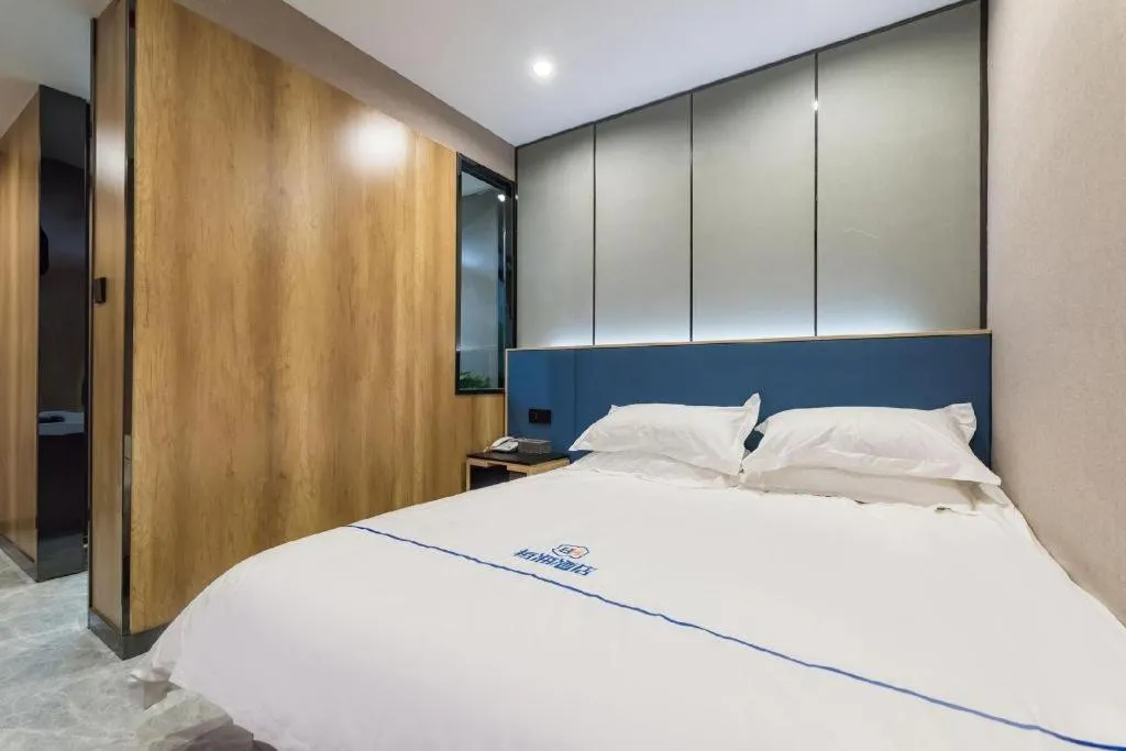 Bed in City Comfort Inn Zhengzhou Railway Station Erqi Square