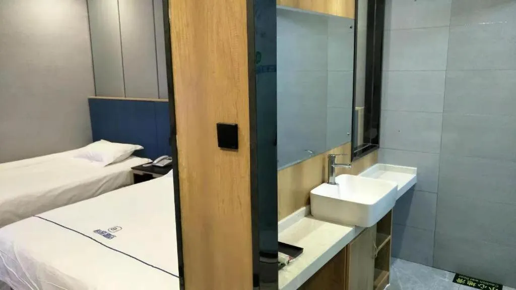 Bed in City Comfort Inn Zhengzhou Railway Station Erqi Square