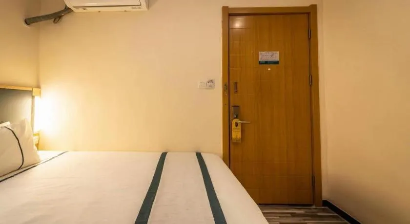 Bed in City Comfort Inn Zhengzhou Railway Station Erqi Square