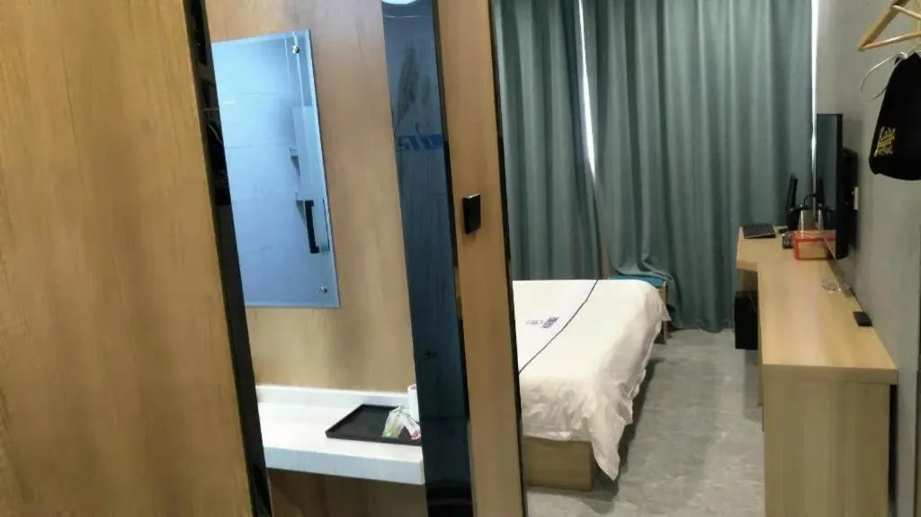 Bed in City Comfort Inn Zhengzhou Railway Station Erqi Square