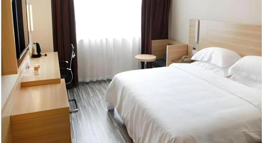 Bed in City Comfort Inn Wuhan Fengshu Er Road Baijin Mansion