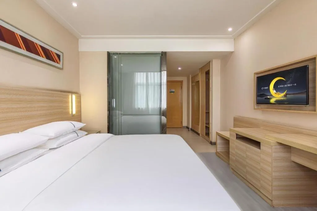 Bed in City Comfort Inn Wuhan Fengshu Er Road Baijin Mansion