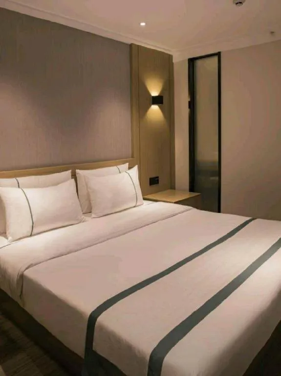 Bed in City Comfort Inn Haikou Zhongjie Road Walking Street