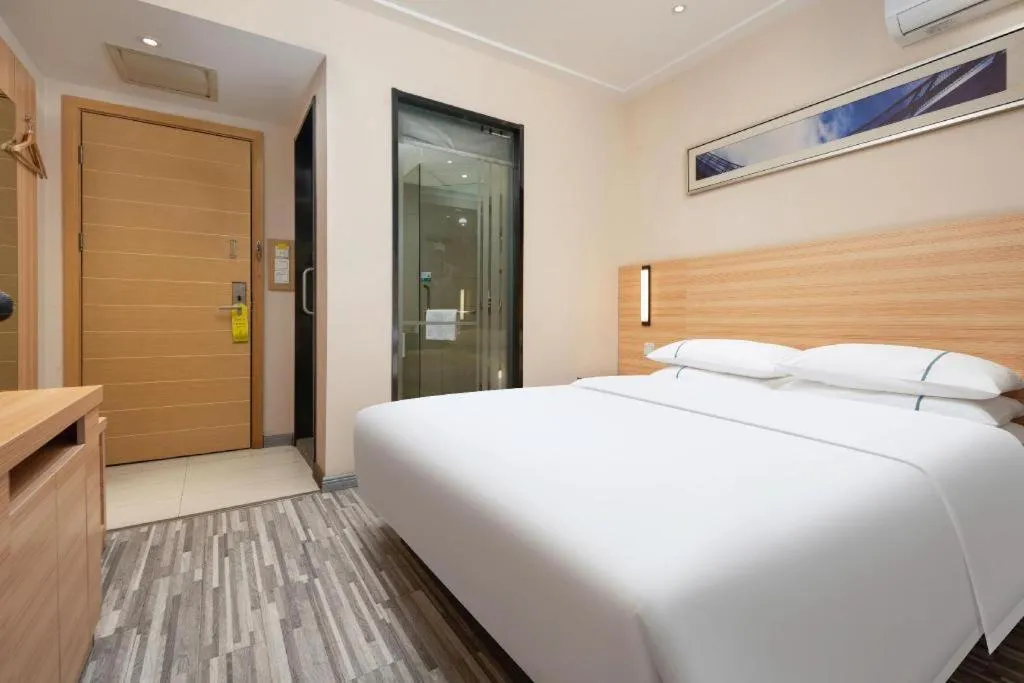 Bed in City Comfort Inn Wuhan Huanghe Tower Shouyi Metro Station