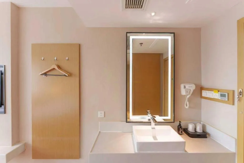 City Comfort Inn Wuhan Central China Normal University Dahuquan Metro Station