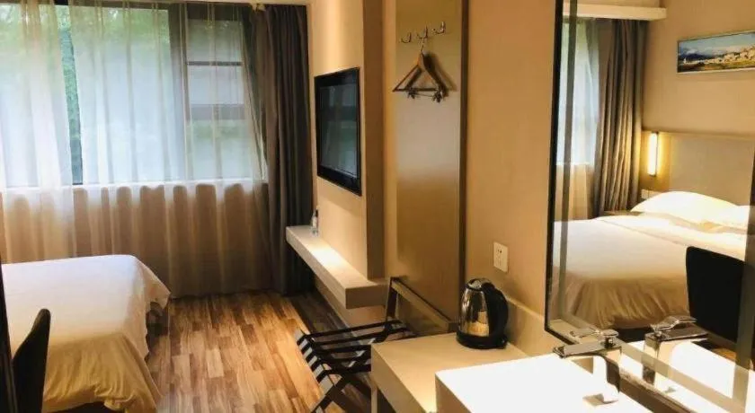 Bed in City Comfort Inn Wuhan Central China Normal University Dahuquan Metro Station